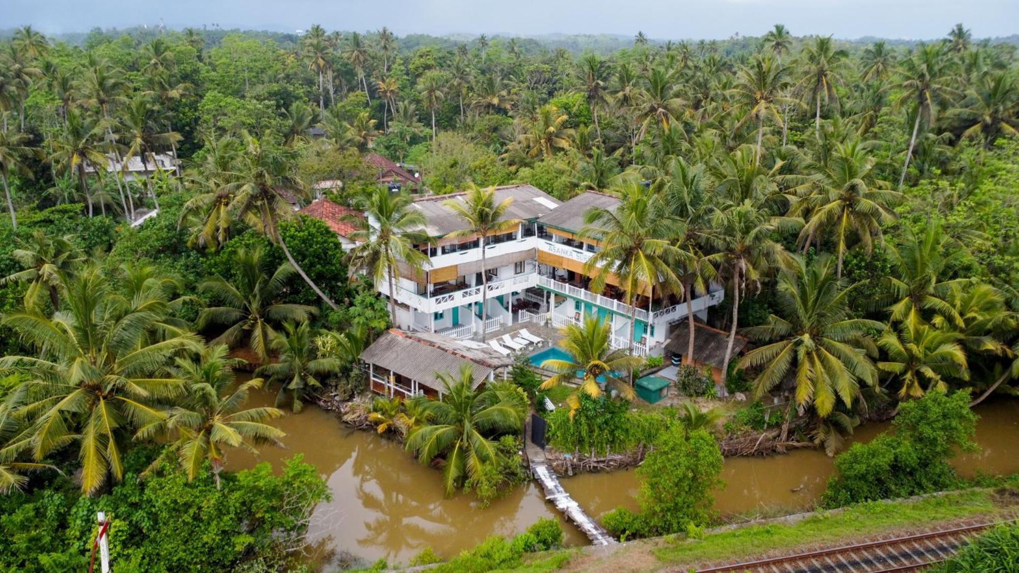 Bed and Breakfast Asanka Surf House & Resturant Мидигама-Ист Экстерьер фото